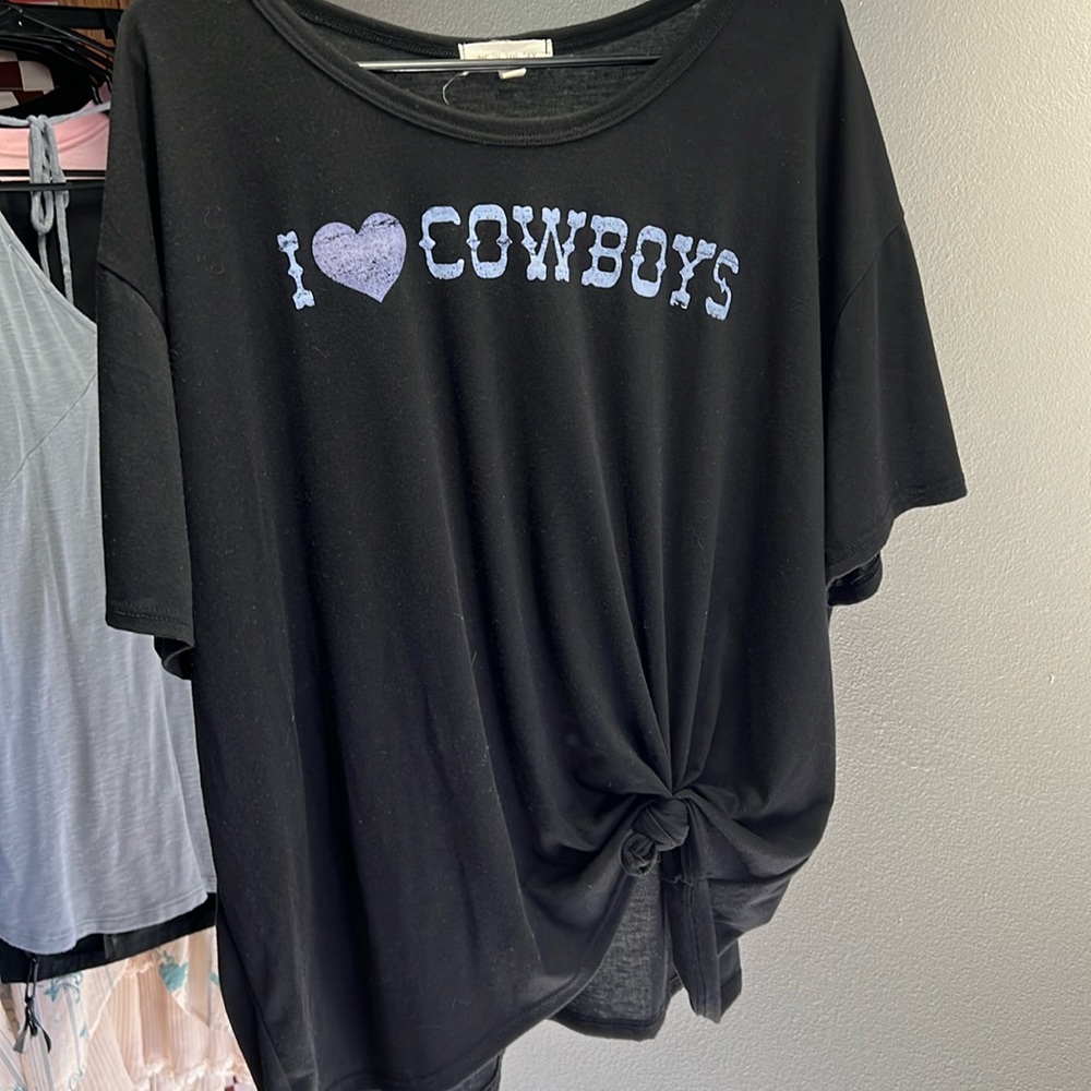 I <3 Cowboys graphic tee!